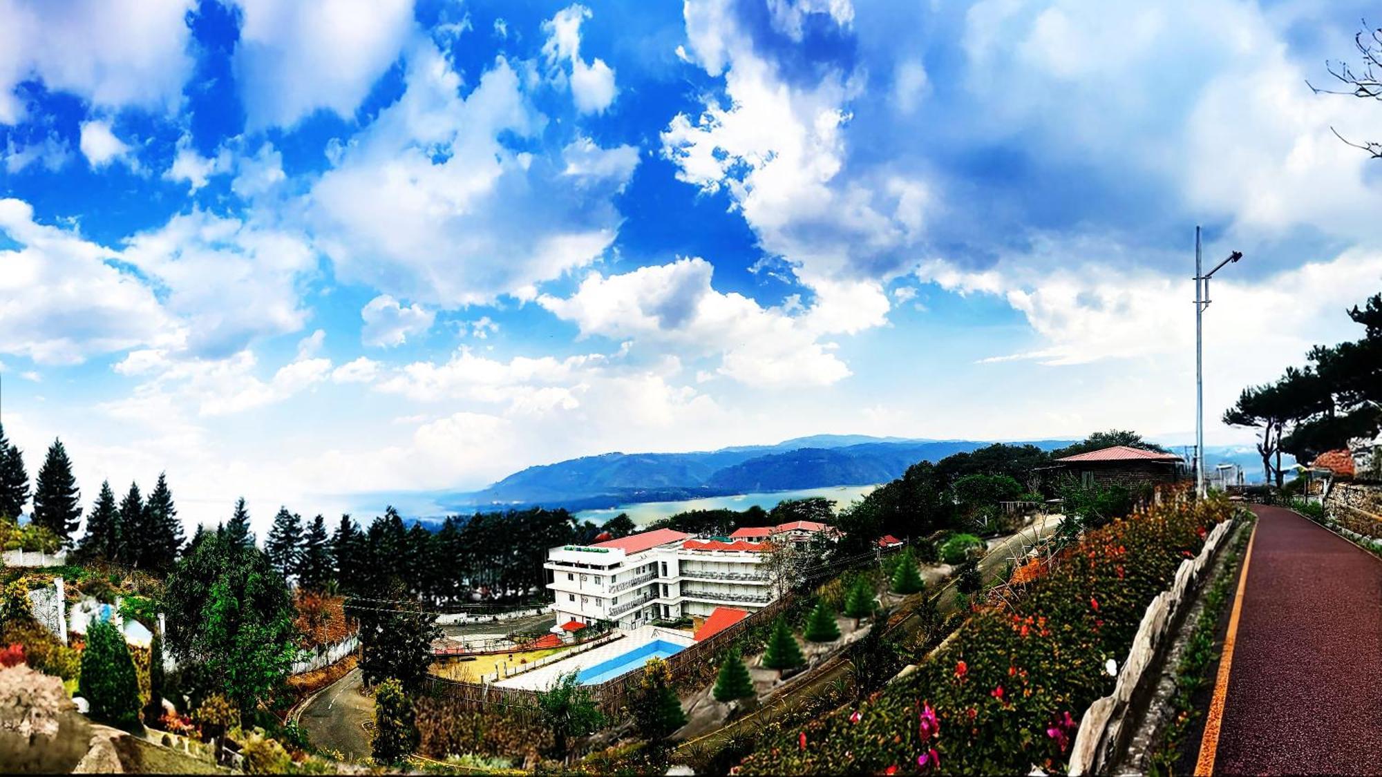 La Nicholas Lake View By Summit Hotels Šillong Exteriér fotografie